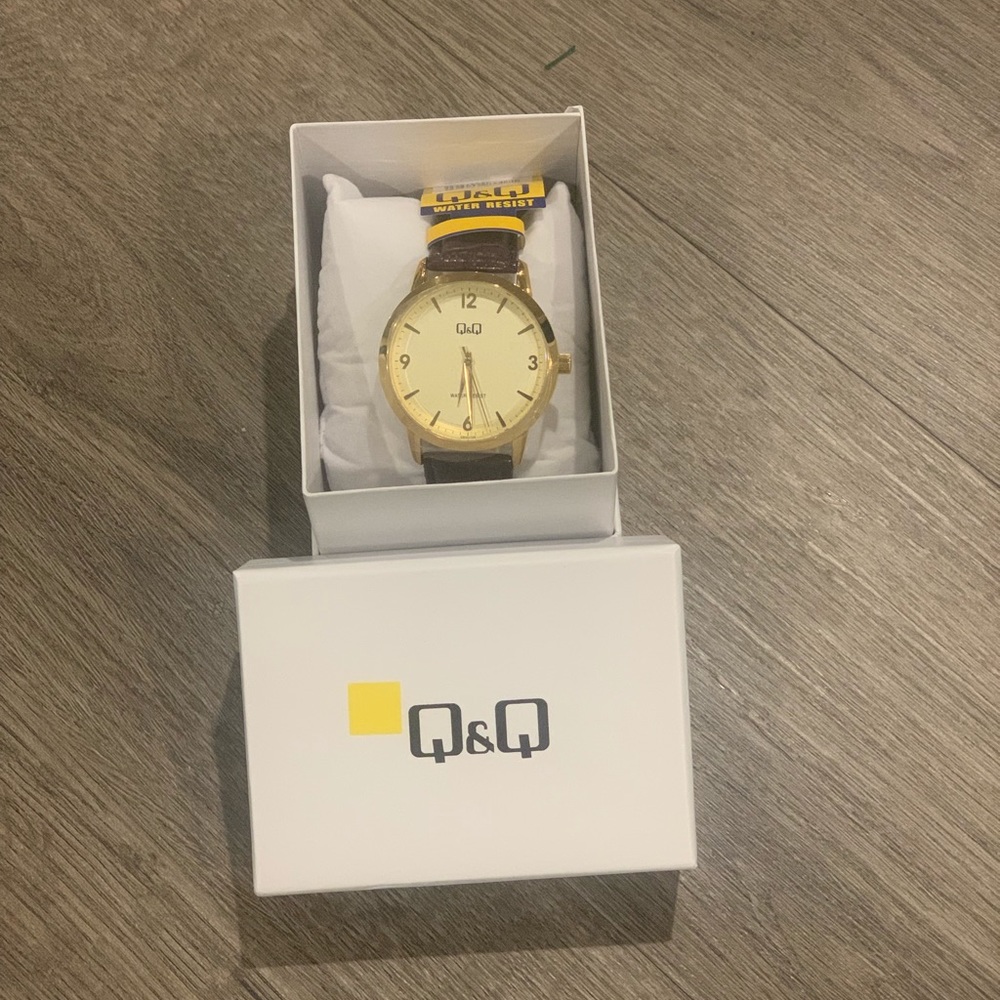 NIB- Q&Q Women’s Watch with brown band